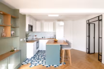 Dans l'air du temps, l'îlot de cuisine séduit par son esthétique, sa fonctionnalité mais surtout pour sa convivialité.