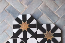 Dans la collection Art Déco d'Aït Manos, le modèle "Goulmine" sublime les codes de l'art mauresque.