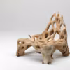 Studio Klarenbeek & Dros, Mycelium chair, 2018 â€“ 2019. Bio-impression 3D (mycelium de ganoderma, filament de bois), chanvre, bioplastique, 75 x 76 x 72 cm. Paris, Centre Pompidou, Musée national d'art moderne.