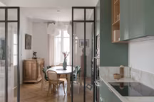 Une cuisine et une salle à manger twistent les codes de l'ancien