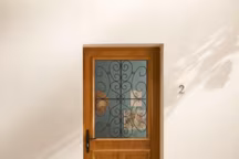 Poignée Lorraine à plaque fer patiné, en acier, finition fer patiné, entraxe de fixation 195 mm, section du carré 7 mm, 22 euros, Lapeyre.