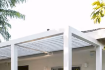 Une tonnelle pour une terrasse bien ombragée