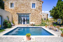 La mini piscine coûtera moins cher en eau, en entretien et en chauffage. Réalisation Diffazur.