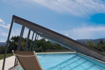 Abri de piscine : 15 modèles pour une baignade 100% confort