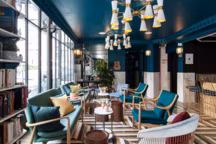 Le hall de l'hôtel Rose Bourbon, à la décoration Art Déco.