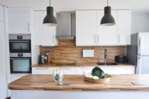 Le plan de travail est gage de style, il peut représenter un investissement supérieur dans une cuisine (réalisation ADC l'Atelier d'à côté).