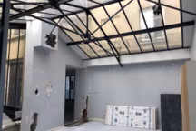 Une fabrique de tissu se mue en lieu de vie cosy !