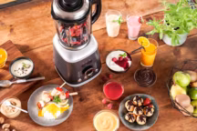 Le modèle chauffant à haute vitesse Ultrablend Cook chez Moulinex.