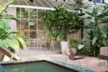 Amener du végétal est primordial pour donner une sensation de jardin.