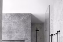 Choix cornélien pour certains, installer une douche ou une baignoire dans la salle de bains n'est pas une décision à prendre à la légère.
-
>> Photo Mim Design via Pinterest