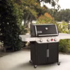 Après chaque utilisation, maintenez votre couvercle fermé et faites fonctionner l'appareil à puissance maximale pendant 10 minutes. Cela brûlera parfaitement les graisses et la grille sera plus facile à nettoyer. Barbecue gaz Genesis Weber.