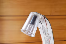 Sa lampe Stem, réalisée dans une ancienne spatule de ski, du nom du célèbre virage.