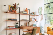 De nombreux rangements facilitent la vie au bureau (en photo : bureau Portobello, Maisons du Monde).