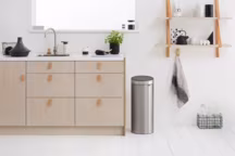 Plus d'info : Touch New poubelle 30 litres, 131 euros, Brabantia chez de Bijenkorf.