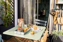 Avec son épaisseur de 40 mm, cette dalle bois au coloris marron chaleureux affiche une plus grande stabilité. Dalle bois Lumo. L.50 x l.50 cm x Ep.40 mm
7,10 euros. Leroy Merlin.