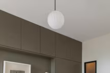 Le lit pont maximise les rangements de la chambre