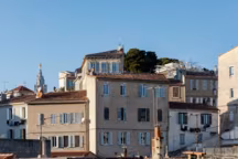 Mi-galerie, mi-appartement, un lieu intime à découvrir