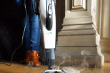 Modèle Essentielb EBV 1600 Pure'Steam. Lave à la vapeur toutes surfaces grâce aux nombreux accessoires. Capacité réservoir amovible 0,35 L. Autonomie Illimitée. Rayon d'action (en m) 5 m. 89 euros. Boulanger.