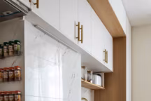 Une cuisine marbre et bois : 15 façons de l'adopter