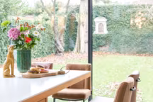 H&H décline son modèle Malene/Malvino version chaise de bar. Chaise de bar Malene en tissu à partir de 299 € (dont 0,25 € d'éco-part). H&H.