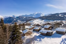 Un chalet contemporain cultive l'art de vivre dedans-dehors