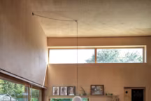 Sol coloré : ces intérieurs osent les revêtements en couleurs