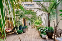 Patio en bois avec palmiers - Réalisation Garden Trotter et Olivier Chabaud