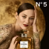 Marion Cotillard dans une campagne publicitaire pour N°5, photographiée par
Steven Meisel, 2020