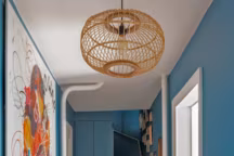 Sous les toits, un duplex parisien comme une maison à l'esprit bohème