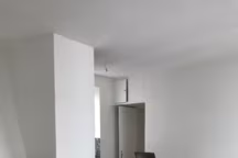 Découvrez ce qui se cache derrière la verrière de ce studio...