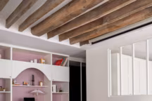 Appartement parisien à l'ambiance féminine. Réalisation Karine Tavard