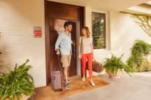 Avec un contrat de télésurveillance, on peut partir tranquille en vacances.