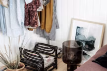 Je shoppe un panier en fibres tressées pour l'été