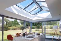 Avec une extension véranda, la maison gagne en confort et en valeur.