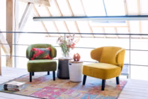 Fauteuil Jarnac, en cuir ou en tissu, plusieurs coloris disponibles, H 74 x L 73 x P 76 cm, 479 euros, H&H.