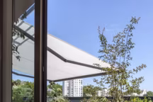 Une grande terrasse familiale comme un jardin champêtre à Lyon