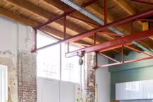 Table ronde Metalox, diam. 130 cm, 1299 euros (dont 3 euros d'eÌco-part), H&H.