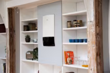 Connectée, la chaudière gaz à condensation D2 est dotée d'un système automatique adaptant le mélange air-gaz pour un rendement jusqu'à 109 % et un fonctionnement optimum quel que soit le type de gaz. Modulation de la puissance à partir de 3 kW. 59 x 40 x P 25,5 cm. Daikin.