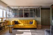 Nouveau décor créatif et coloré pour cet appart des années 70