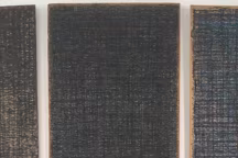 Céramiques de Cécile Vazeille dans des tons noirs et blancs Comme en 2020 avec la plasticienne Virginie Hervieu, la céramiste exposera à Agon-Coutainville du 3 au 5 juin, puis au château de Regnéville-sur-Mer mi-juillet.