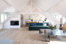 Aux Tuileries, un duplex raffiné niché sous les toits