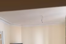 Entre moulures et exotisme, un hôtel particulier se révèle...