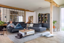 Pièce maîtresse du salon, le canapé est synonyme de confort (canapé Santiago, H&H).