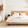Lits bas : pourquoi ils séduisent de plus en plus ?
Avec une fabrication durable et des finitions réalisées à la main en Haute-Marne, le lit plateforme Livia allie savoir-faire français et tradition.