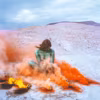 L'installation vidéo d'Aïda Bruyère sera introduite par des oeuvres féministes de Judy Chicago, où effets pyrotechniques et fumigènes deviennent les attributs de femmes puissantes.
