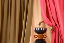 Bout de canapé TOUMTAMTOUM-TOUM 299 euros.