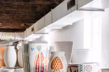 Seiches, sars, girelles, oursins et étoiles de mer : une sarabande de créatures marines, dessinée dans l'esprit de Vallauris, donne son nom, "Pêche», à la collection éphémère Buffile-Ravel.