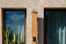 Colonne de douche Tropic, Tectona. En teck et laiton chromé. Hauteur 220 cm.
3 120 euros.