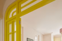 Verrière colorée : 11 façons d'adopter cette touche pop à la maison