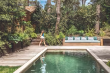 Une maison en bois au Cap Ferret entre pinède et océan
